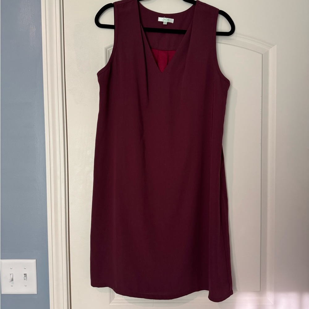 Jade Sleeveless V-Neck Shift Dress - Burgundy